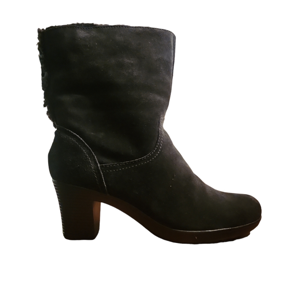 Clarks Bendable Black Heeled Boot Size 7.5M